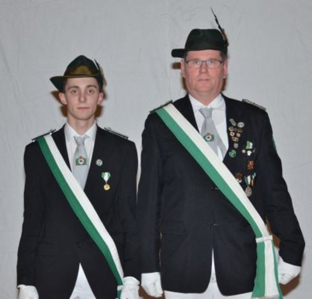 v. l. Platz- und Hallenoffizier Marc-Oliver Titz, Platz- und Hallenoffizier Wolfgang Cramer