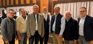Foto (v.l.n.r): Rendant Michael Hötte, Ortsvorsteher Franz-Josef Schütte, Oberst und Vereinsvorsitzender Meinolf Rath, Vorsitzender Tambourkops Bad Westernkotten Matthias Knoche, Vorsitzender Musikverein Blasorchester Bad Westernkotten Eckhard Gerling, Geschäfts- und Schriftführer Markus Christ, Major und stellvertretender Vereinsvorsitzender Hendrik Henneböhl.